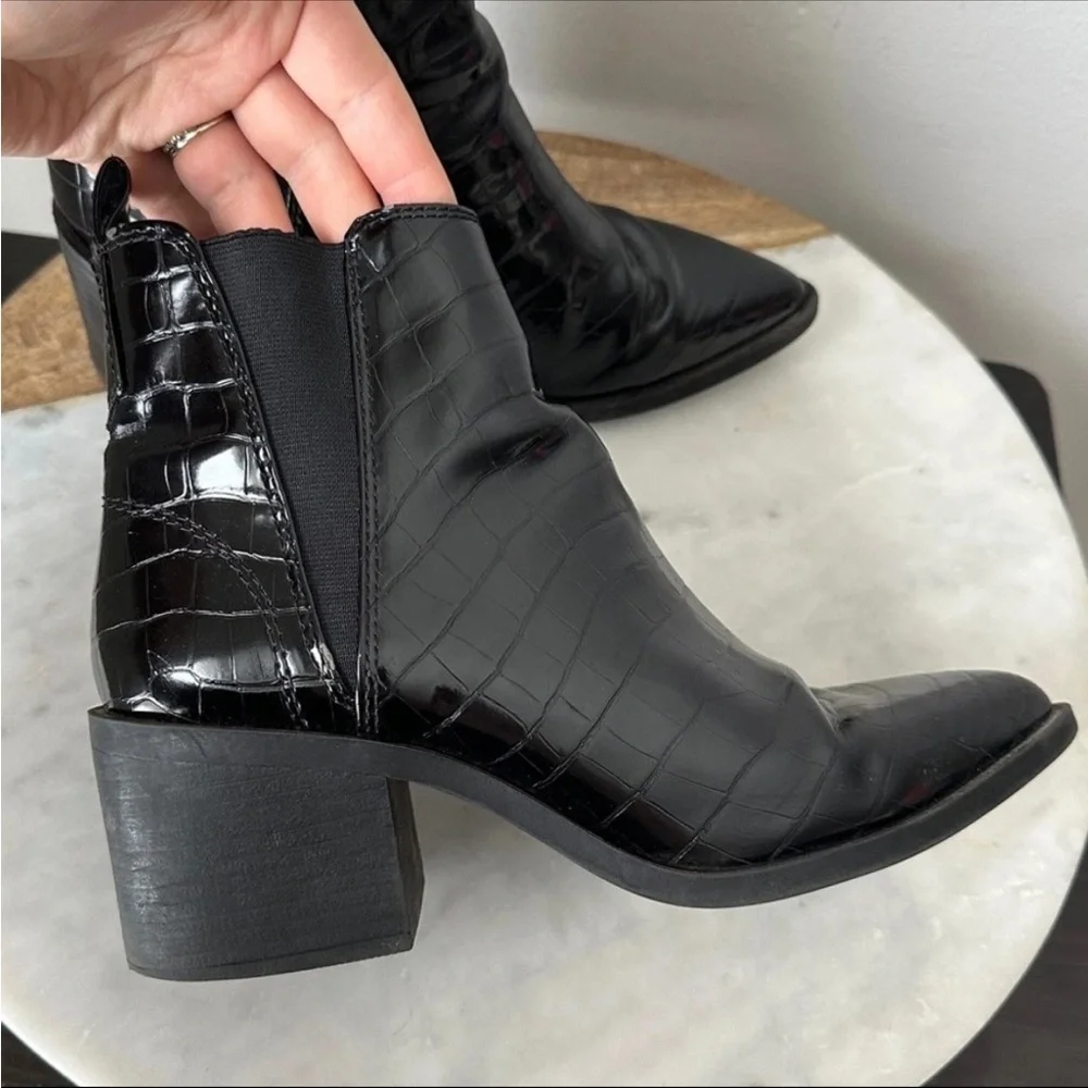 Steve Madden Audience heeled ankle boots in black crocodile texture size 7